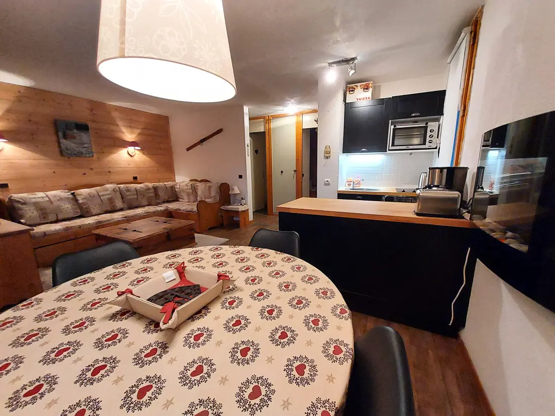 Le Trompe Residence Eye