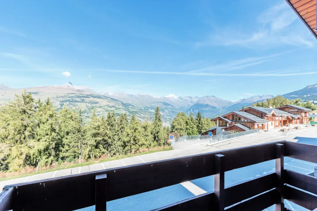 Le Trompe Residence Eye
