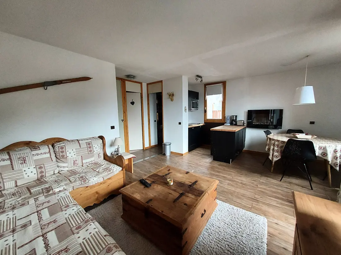 Le Trompe Residence Eye
