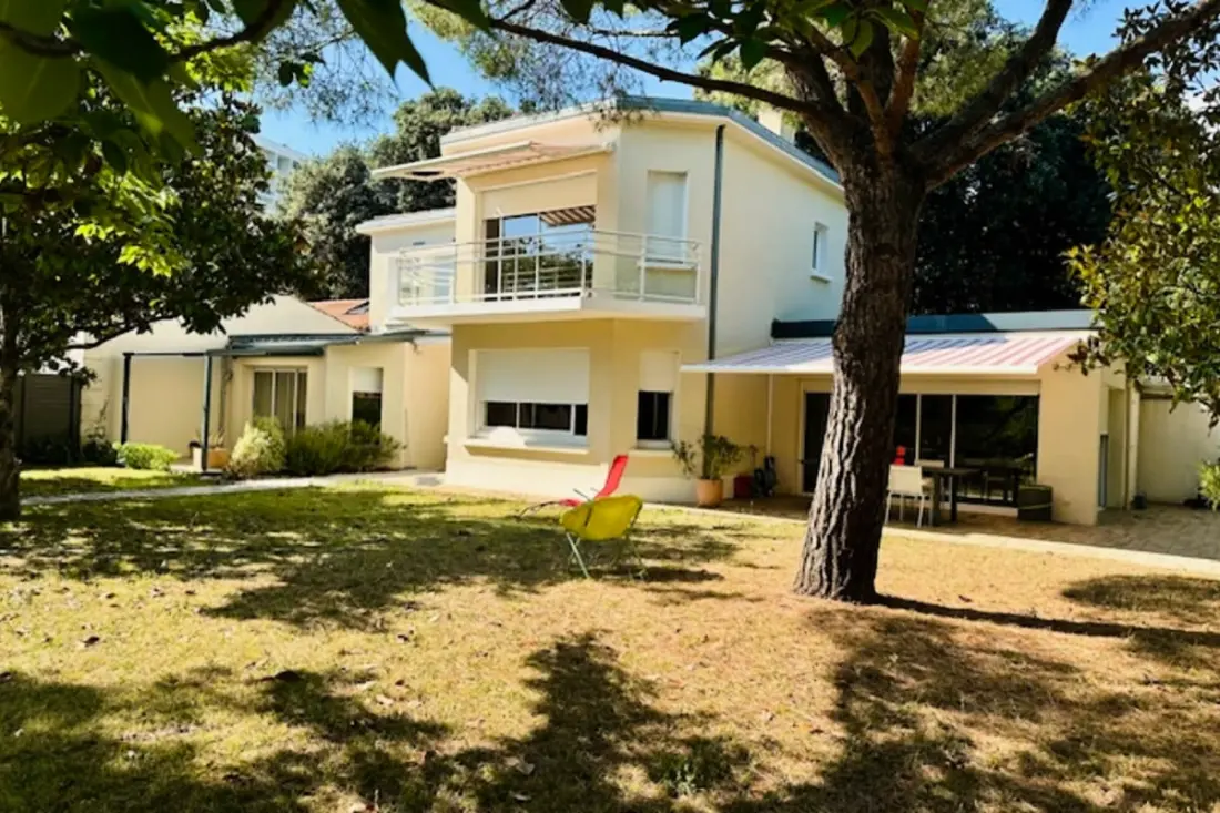 Casa De Characterère Da 6 camere a La Rochelle
