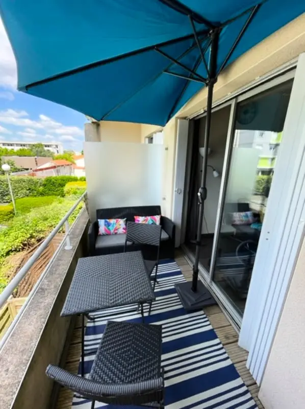 Gyönyörű apartman erkéllyel, közel a tóhoz