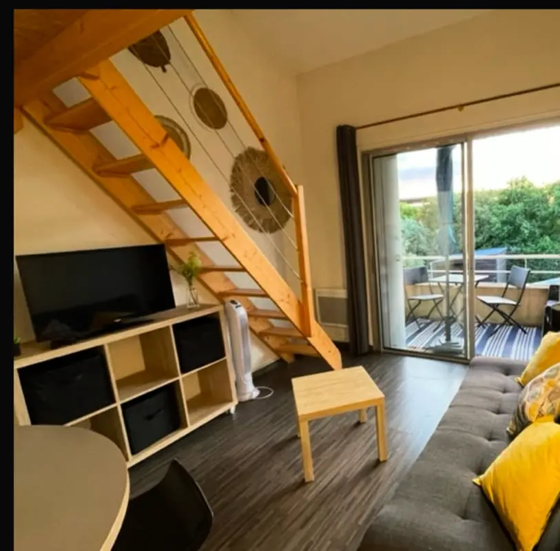 Gyönyörű apartman erkéllyel, közel a tóhoz