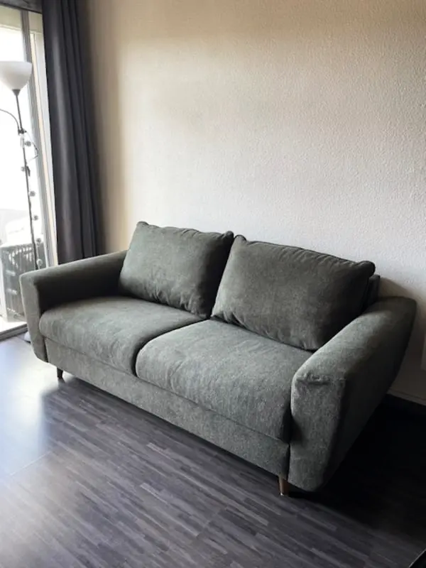 Gyönyörű apartman erkéllyel, közel a tóhoz