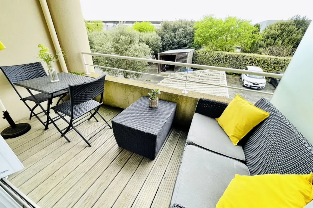 Gyönyörű apartman erkéllyel, közel a tóhoz