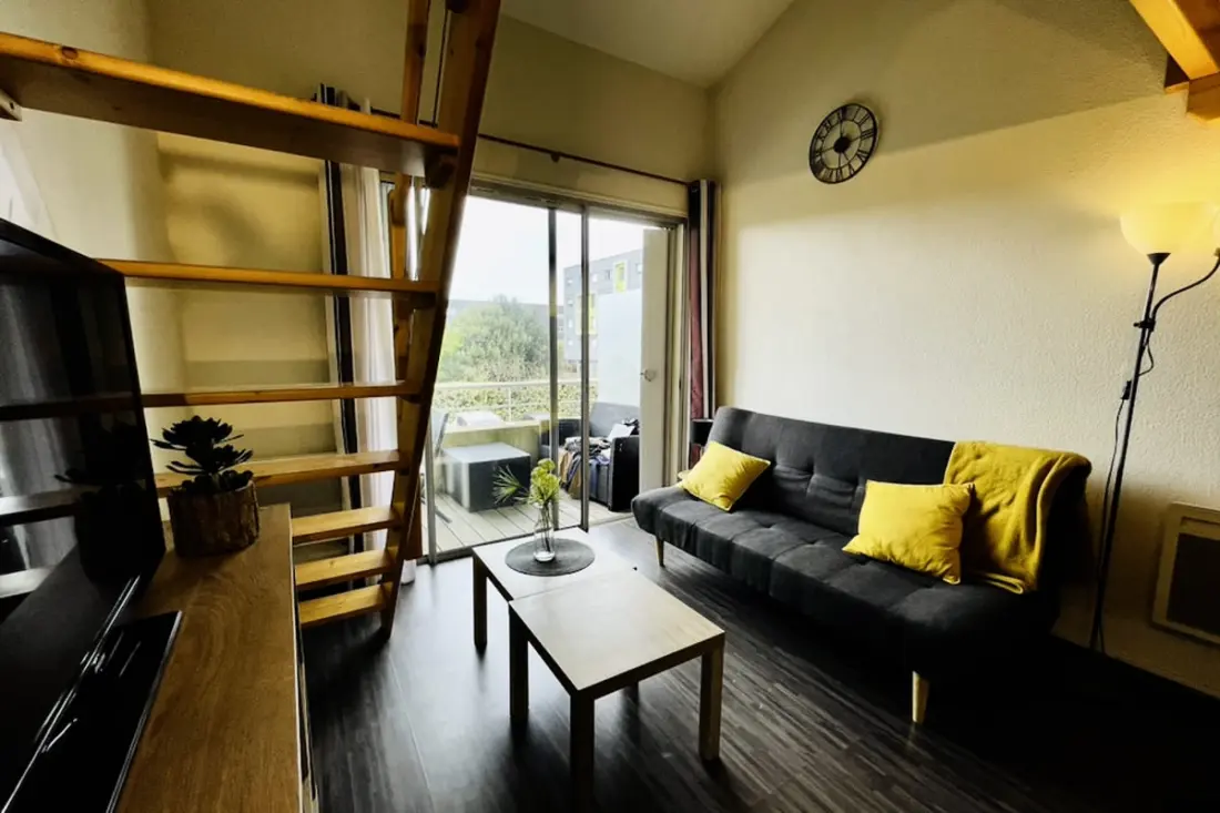 Gyönyörű apartman erkéllyel, közel a tóhoz