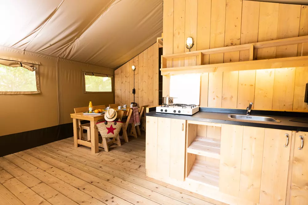 Le Camp de Florence (Vodatent)