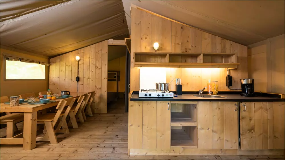 Le Camp de Florence (Vodatent)