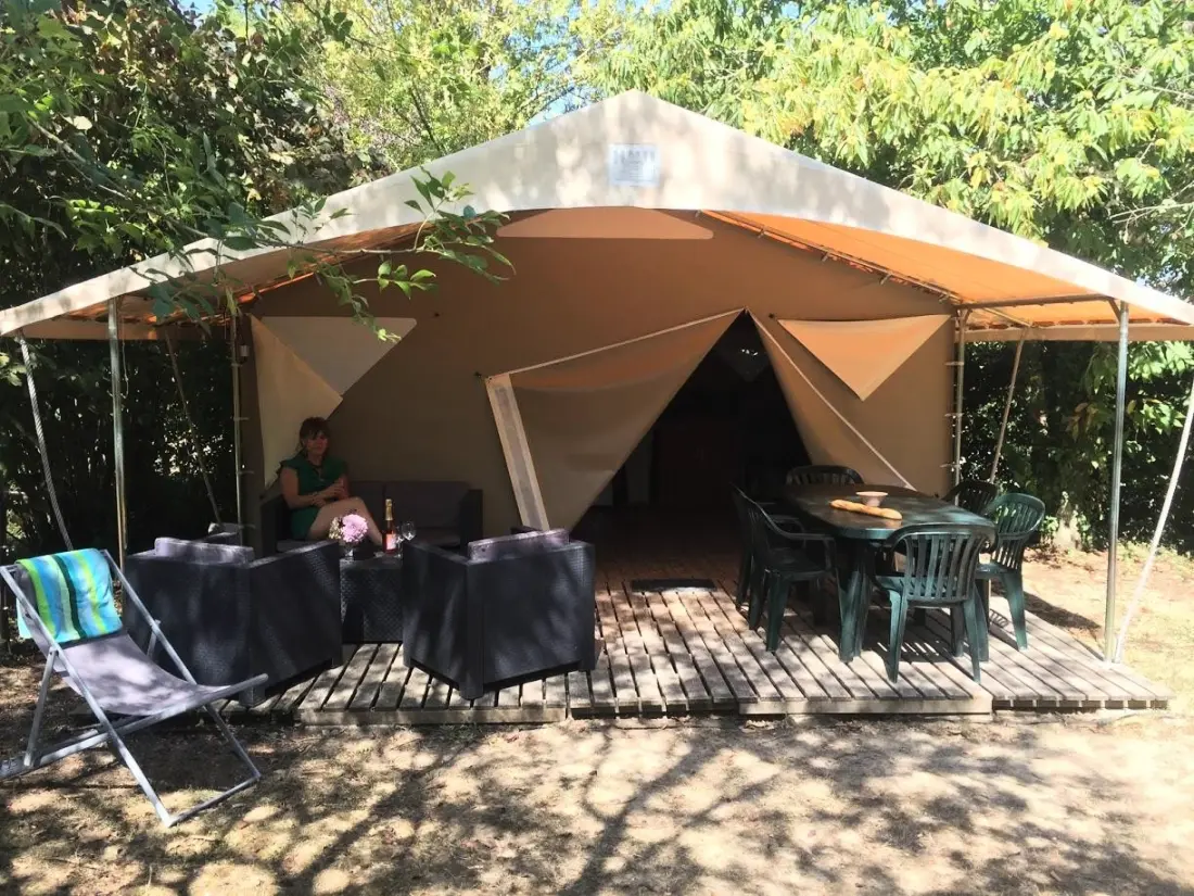 Le Camp de Florence (Vodatent)