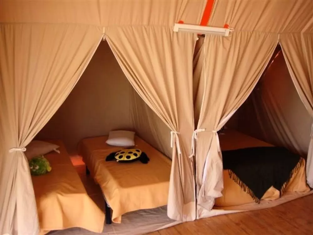 Le Camp de Florence (Vodatent)