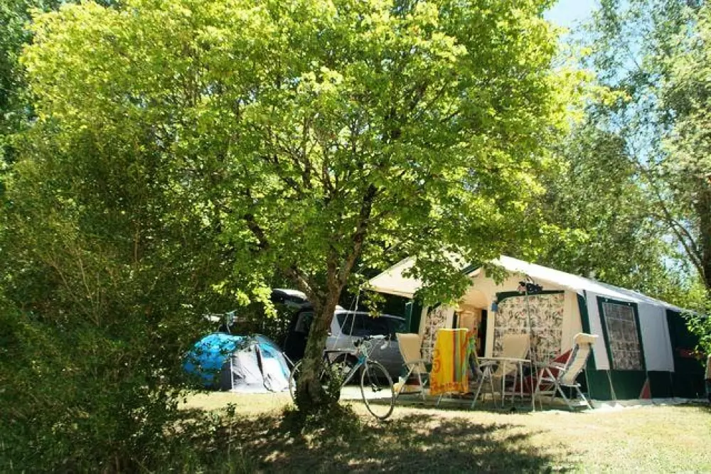 Le Camp de Florence (Vodatent)