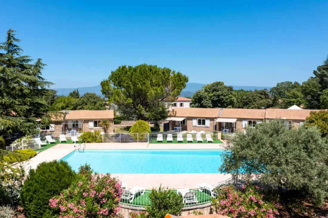 Bérlés terrace és medence