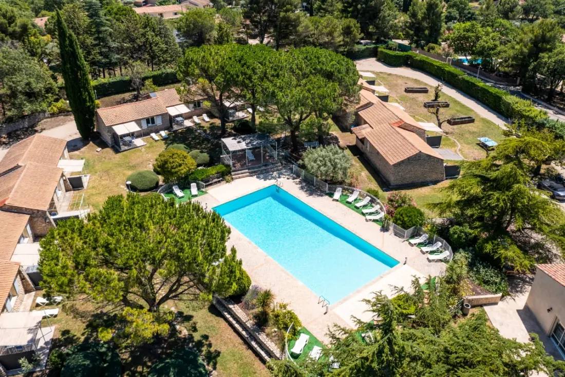 Bérlés terrace és medence