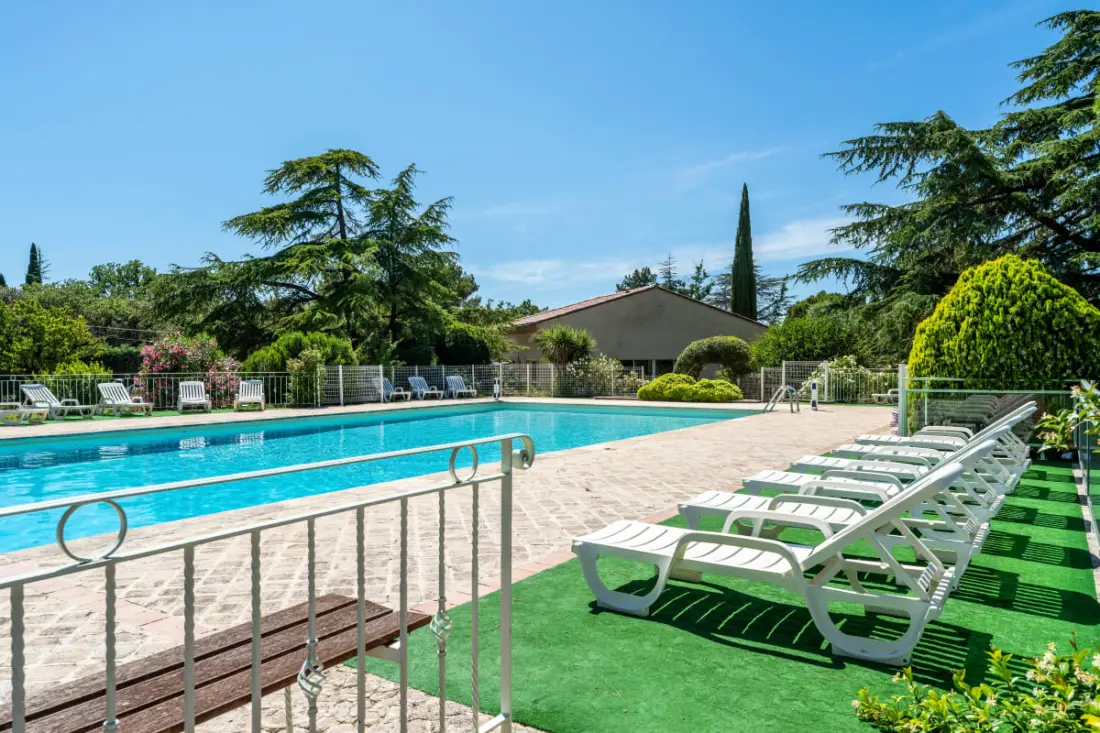 Bérlés terrace és medence