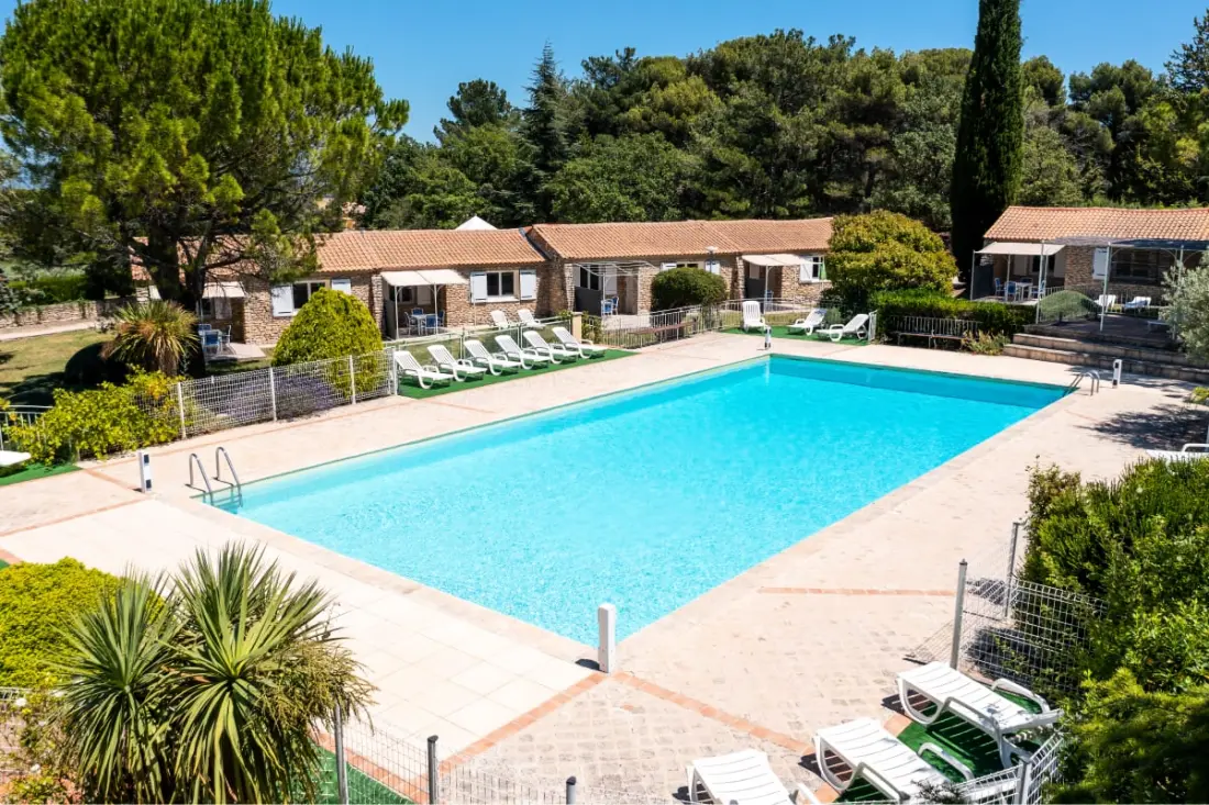 Szállás úszási medencével és Clim in Provence