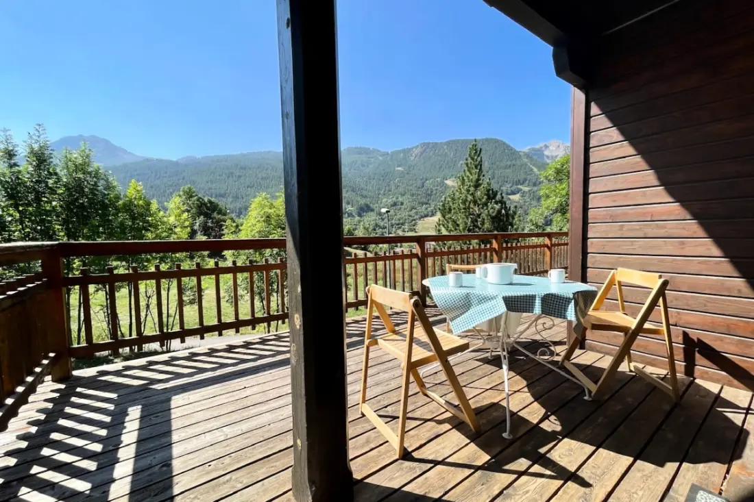 Chalet Alpin kandallóval, terasszal és kerttel