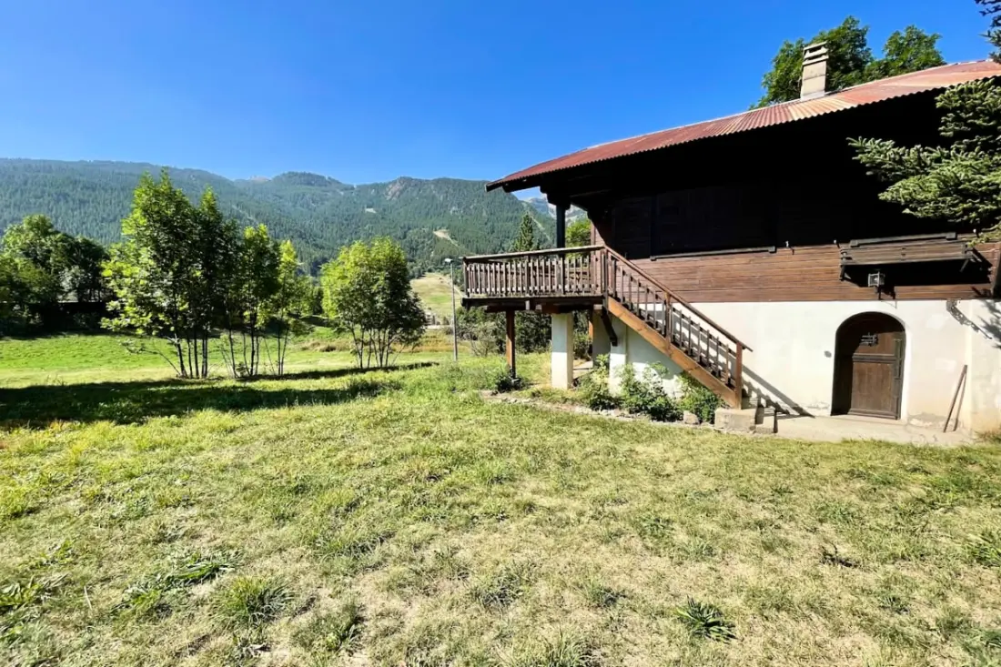 Chalet Alpin kandallóval, terasszal és kerttel