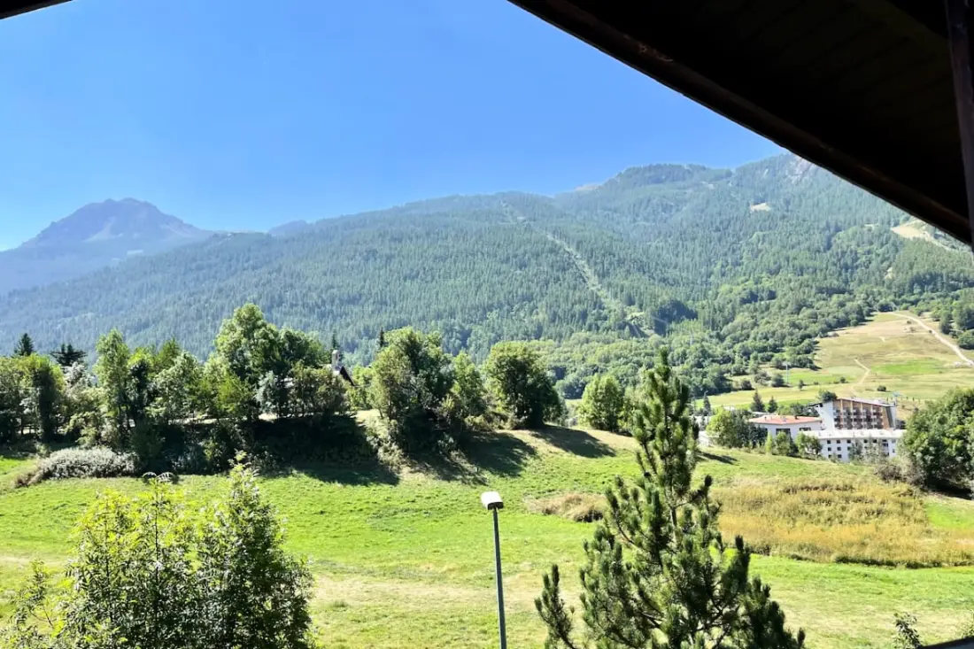 Chalet Alpin kandallóval, terasszal és kerttel