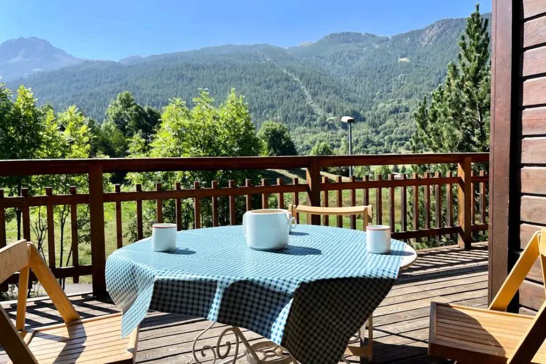 Chalet Alpin kandallóval, terasszal és kerttel