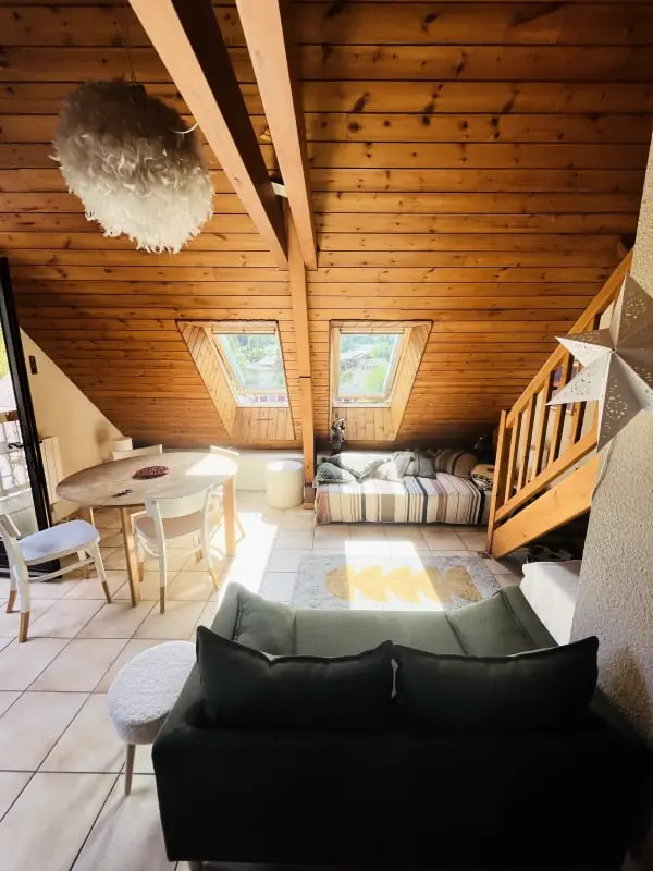 Skinest mit großem Balkon