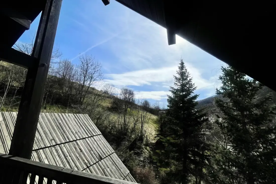 Skinest mit großem Balkon