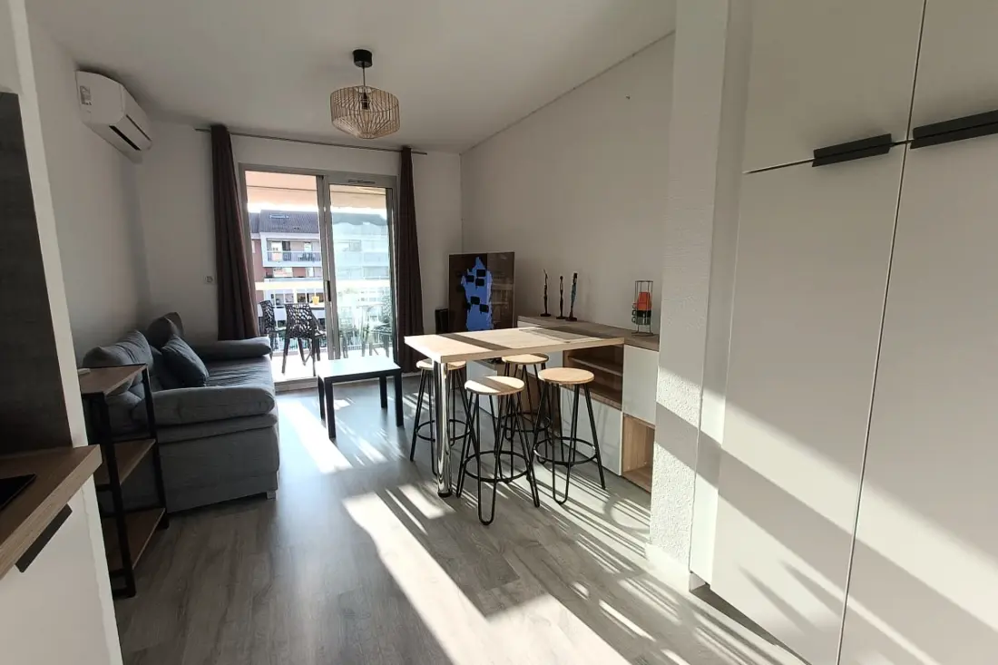 Apartment With Pool Close To The Beach