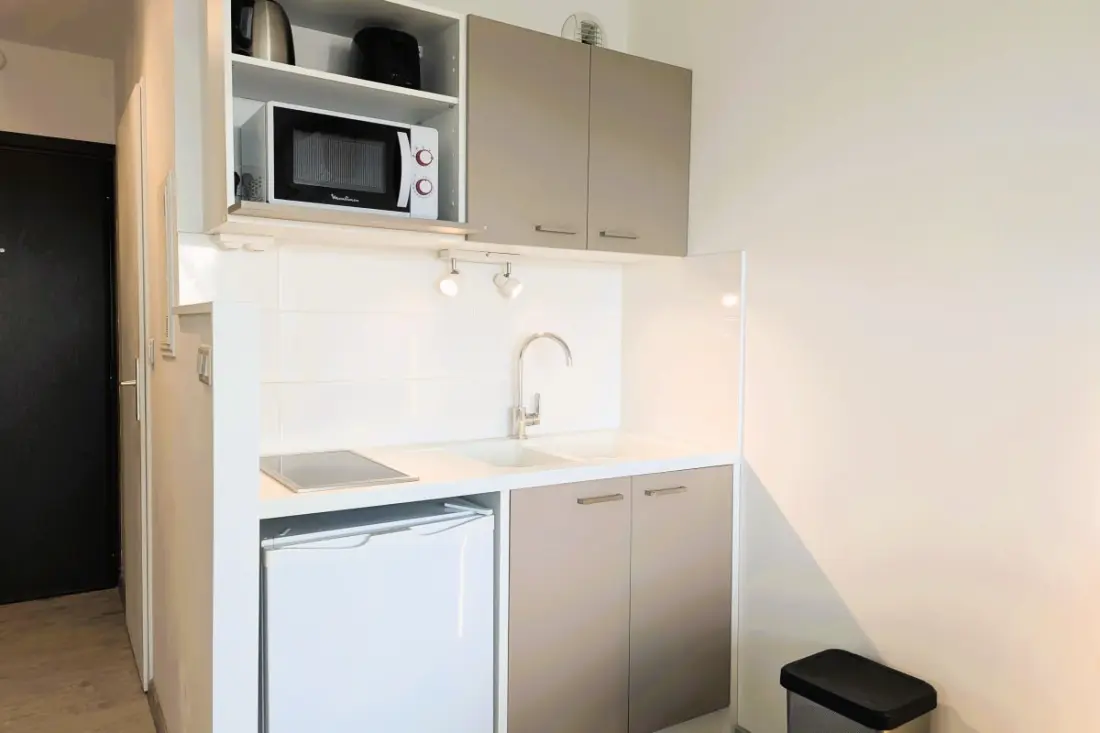 Standing Studio with Sea View and Swimming Pool