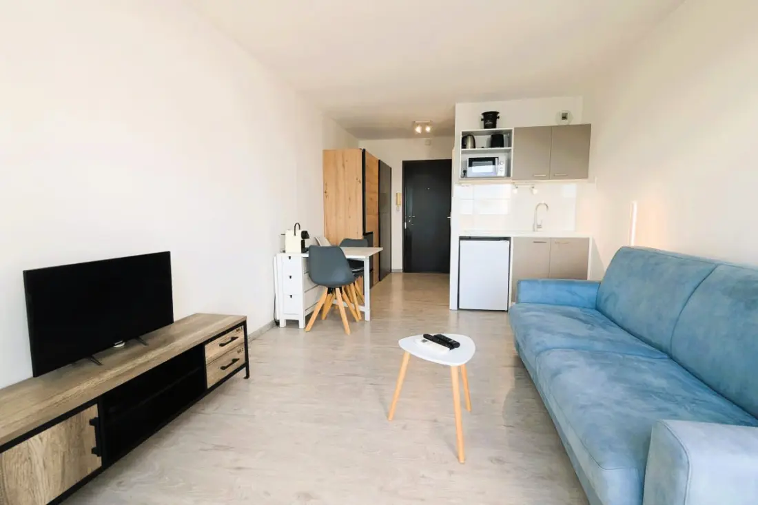 Standing Studio with Sea View and Swimming Pool