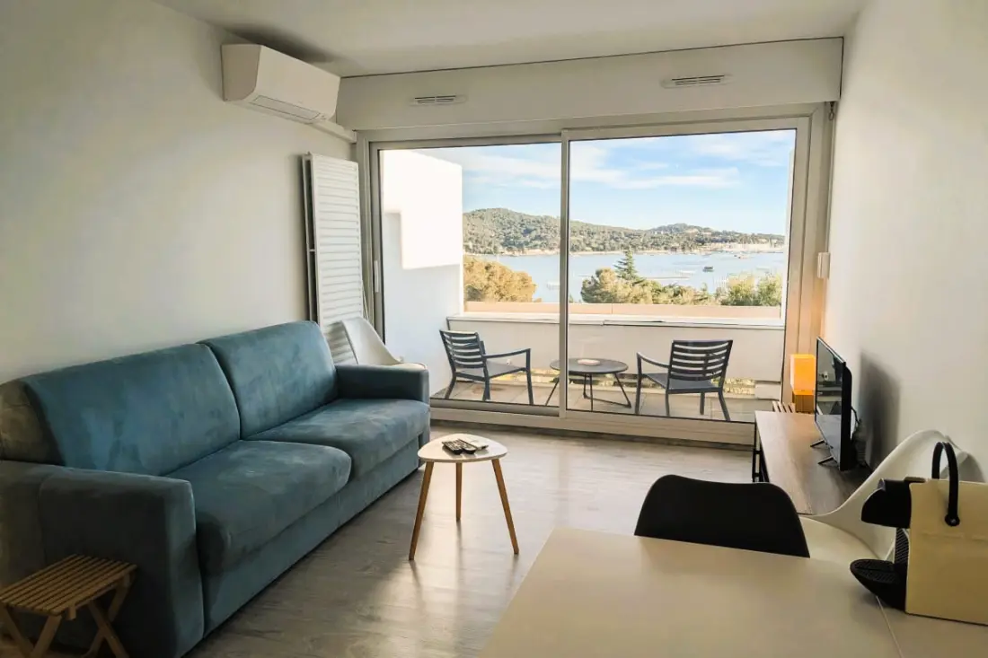 Standing Studio with Sea View and Swimming Pool