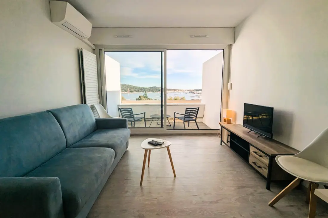 Standing Studio with Sea View and Swimming Pool
