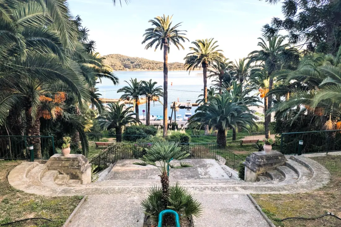 Standing Studio with Sea View and Swimming Pool