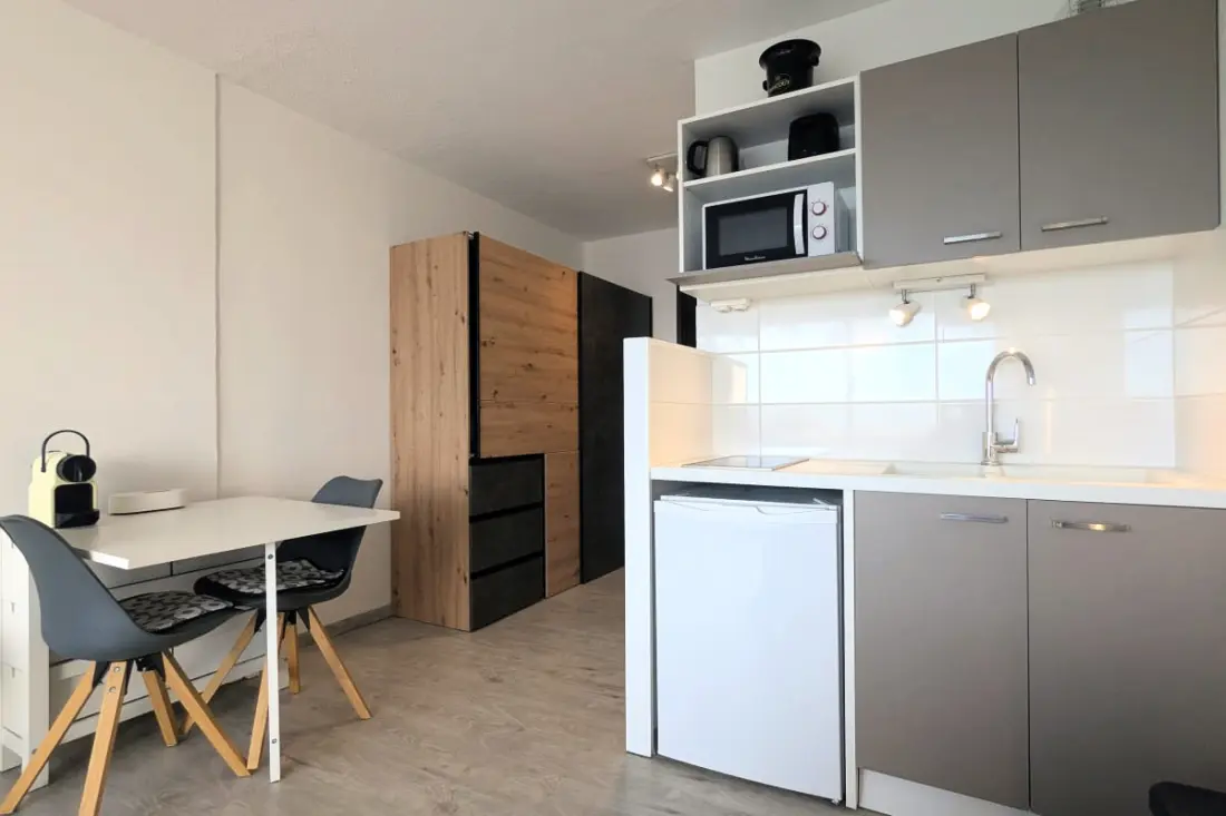 Standing Studio with Sea View and Swimming Pool