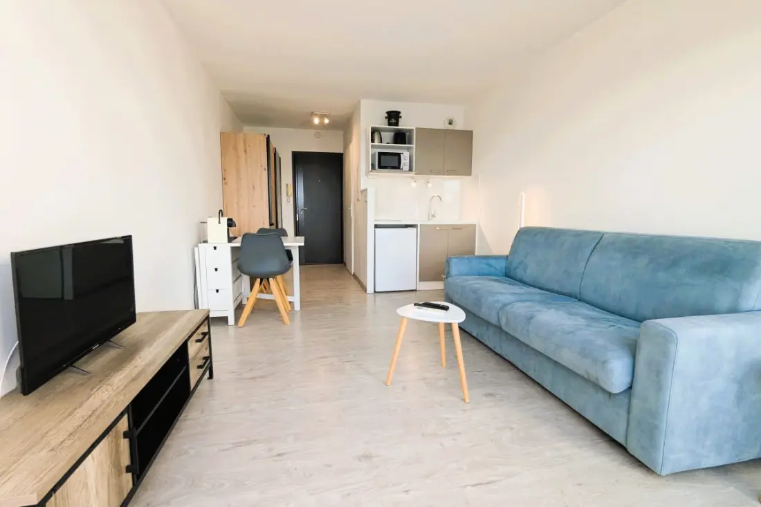 Standing Studio with Sea View and Swimming Pool