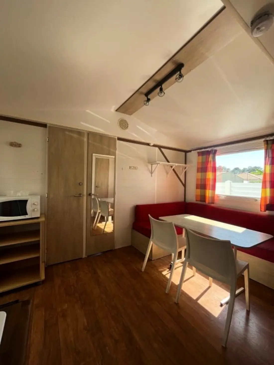 Flor Camping l'Escale du Perthuis 4 Estrellas★★★★