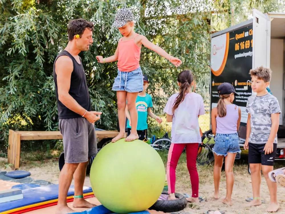 Flower Camping l'Escale du Perthuis 4 étoiles★★★★