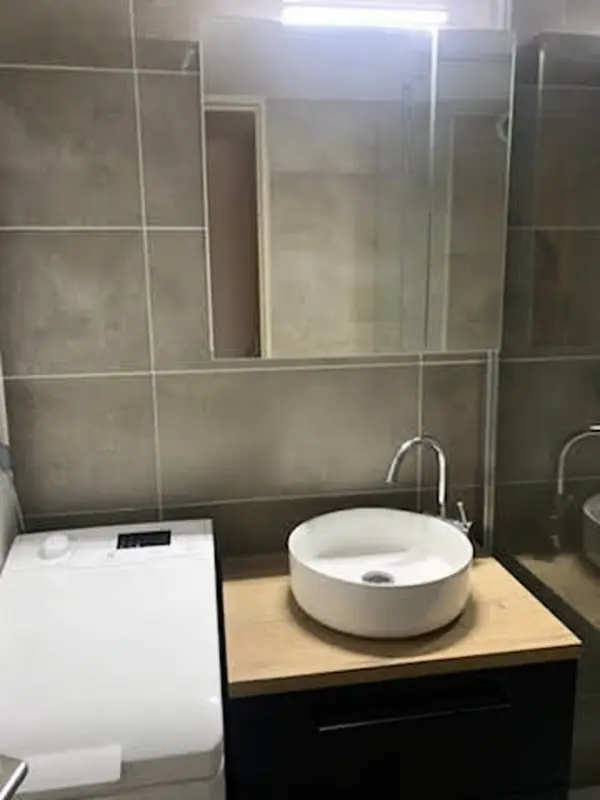 Gerenoveerd huis 2 stappen van het strand