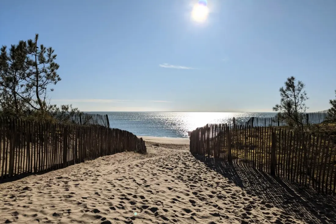 Gerenoveerd huis 2 stappen van het strand