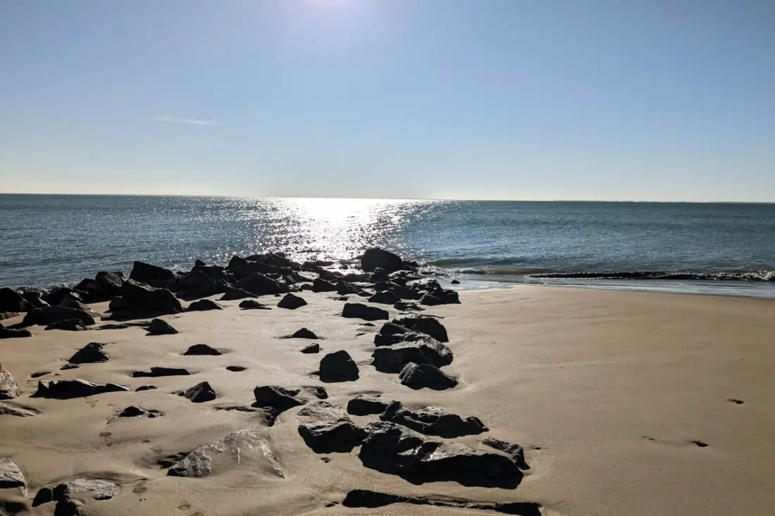 Gerenoveerd huis 2 stappen van het strand