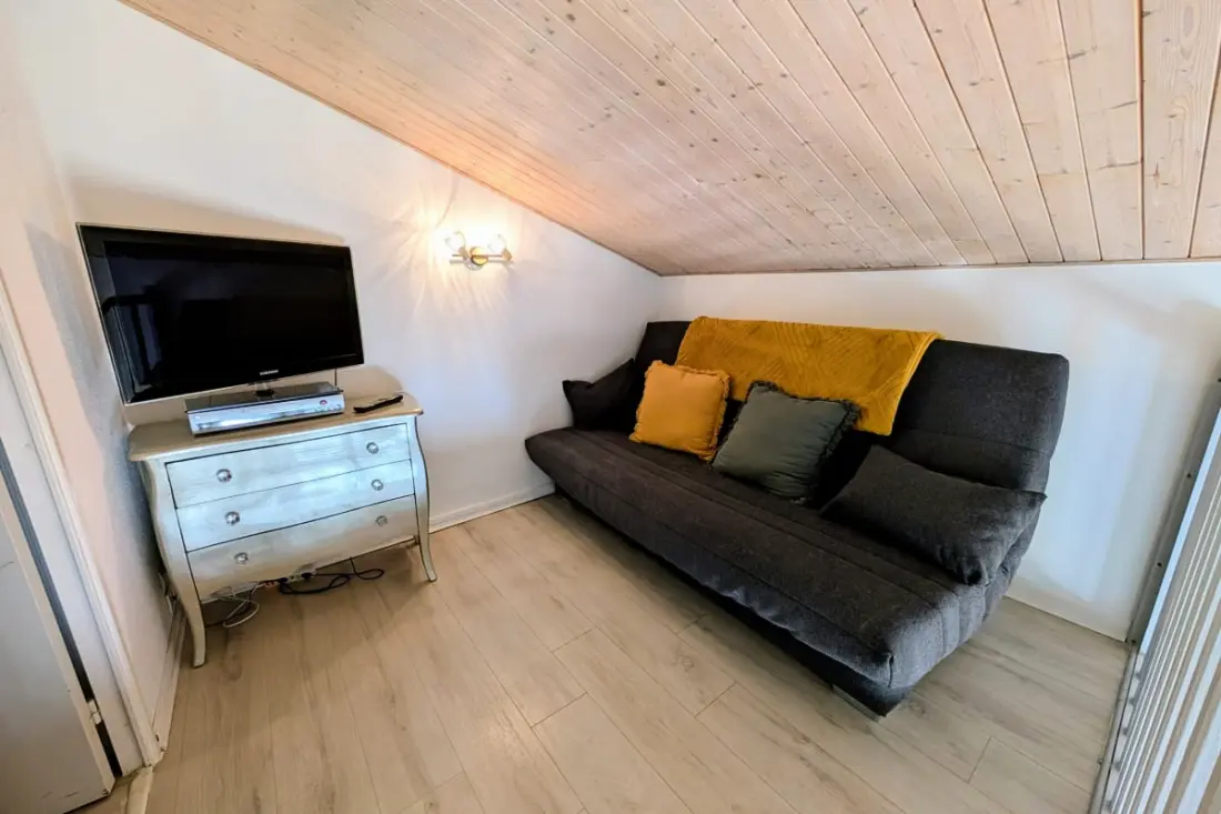 Gerenoveerd huis 2 stappen van het strand