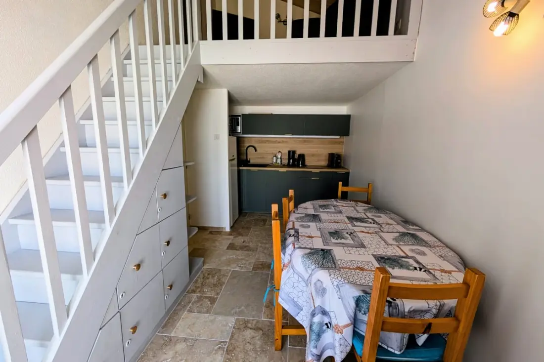Gerenoveerd huis 2 stappen van het strand