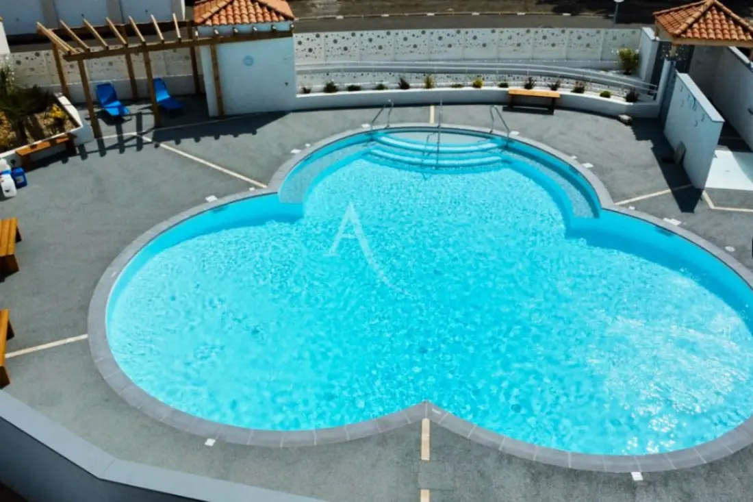 Gerenoveerd huis 2 stappen van het strand