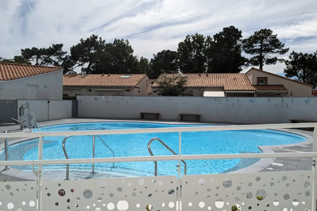 Gerenoveerd huis 2 stappen van het strand