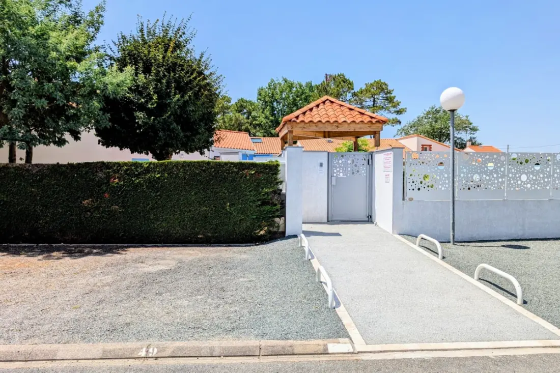 Gerenoveerd huis 2 stappen van het strand