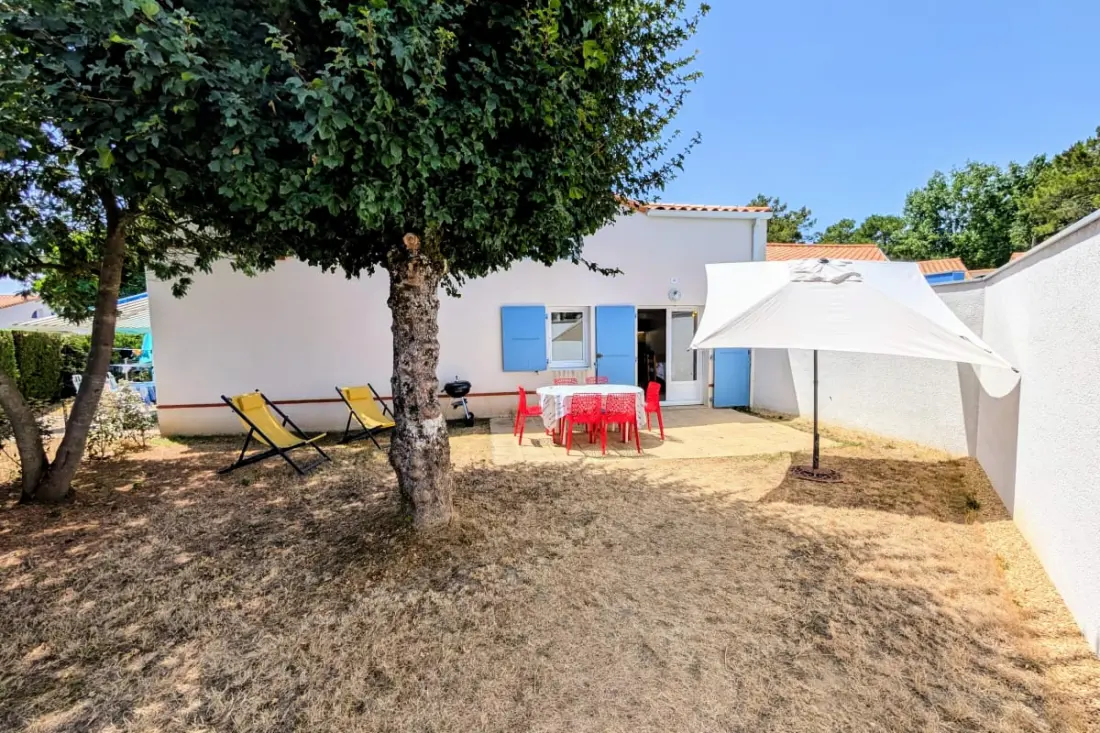 Gerenoveerd huis 2 stappen van het strand