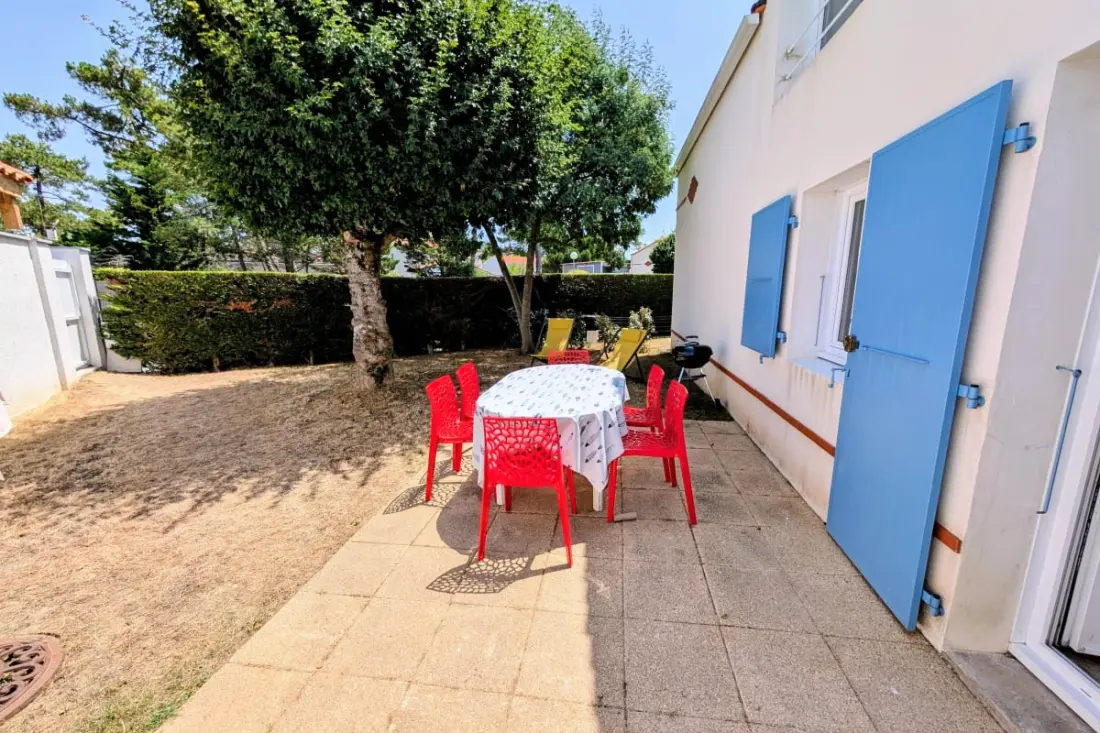Gerenoveerd huis 2 stappen van het strand