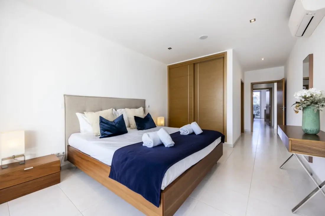 Zentuni Oceanfront