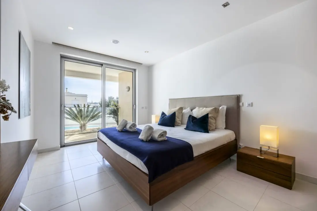 Zentuni Oceanfront
