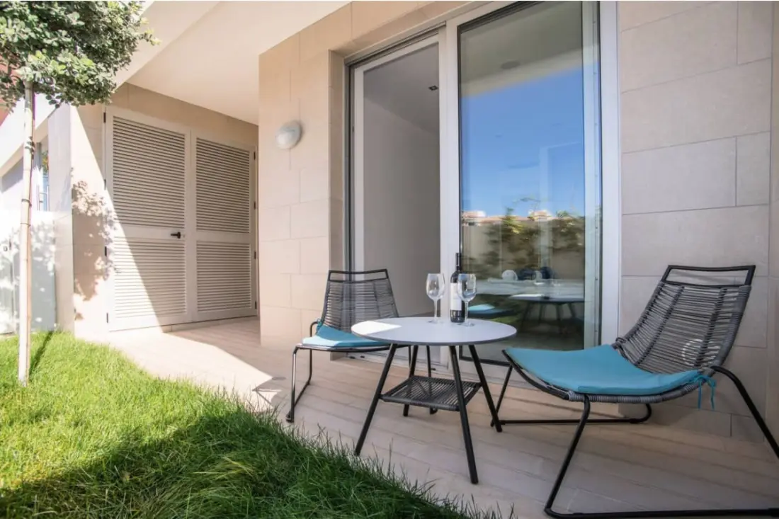 Zentuni Oceanfront