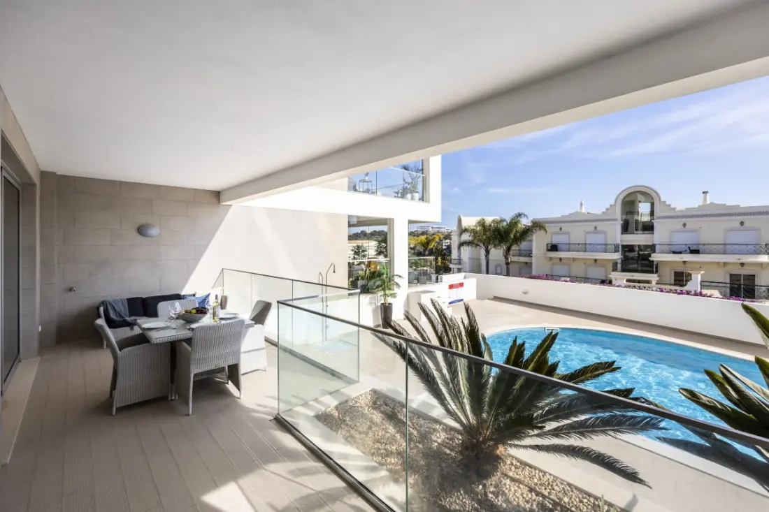 Zentuni Oceanfront