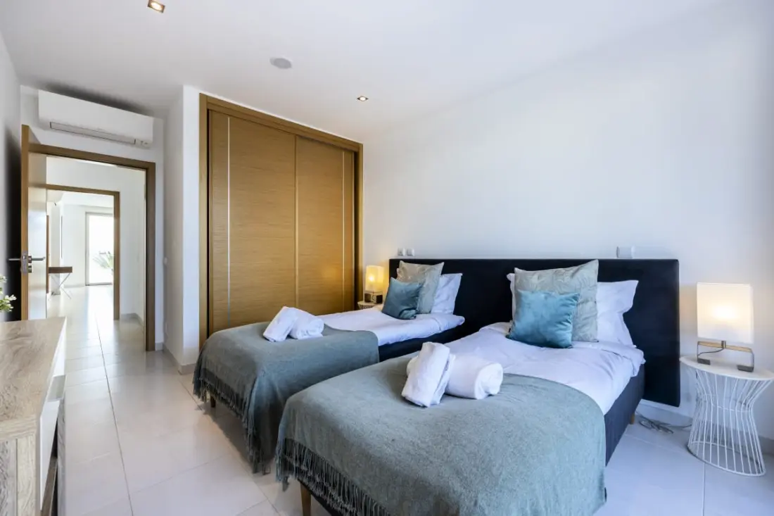 Zentuni Oceanfront