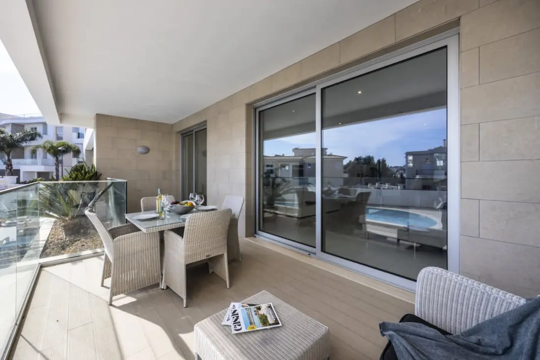 Zentuni Oceanfront